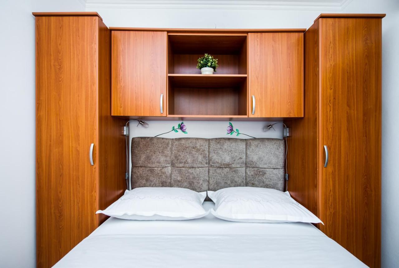 Apartments Nino Подстрана Екстериор снимка