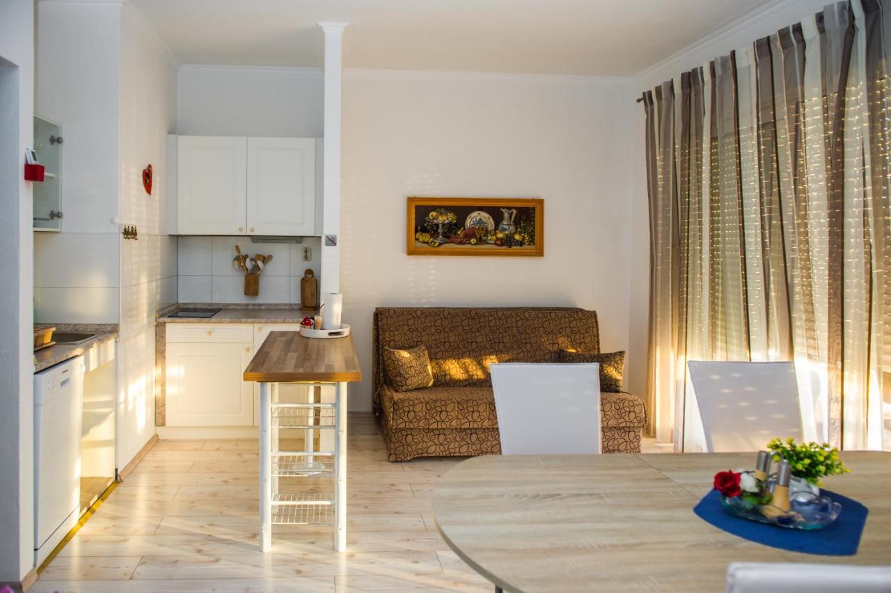 Apartments Nino Подстрана Екстериор снимка