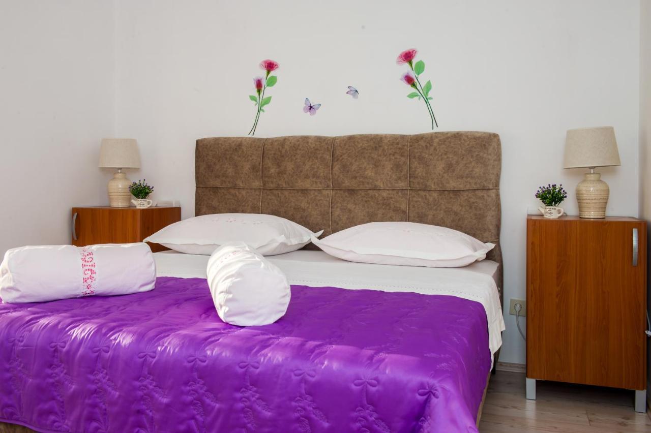 Apartments Nino Подстрана Екстериор снимка