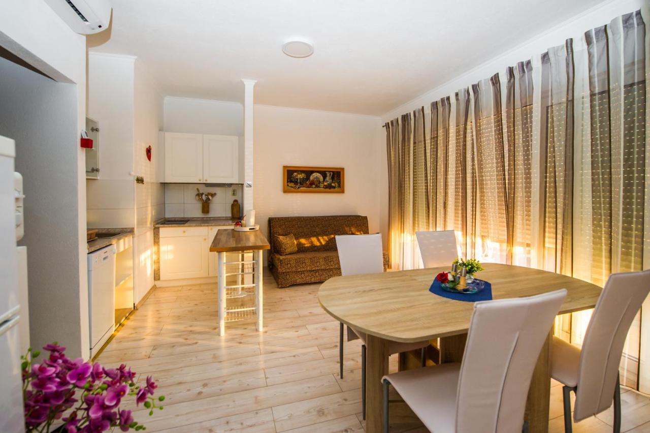 Apartments Nino Подстрана Екстериор снимка