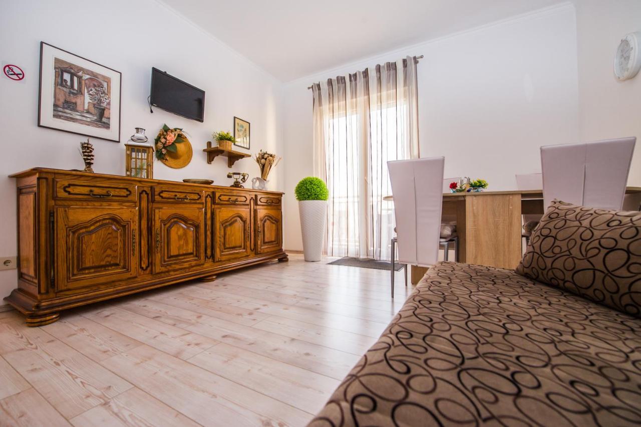 Apartments Nino Подстрана Екстериор снимка