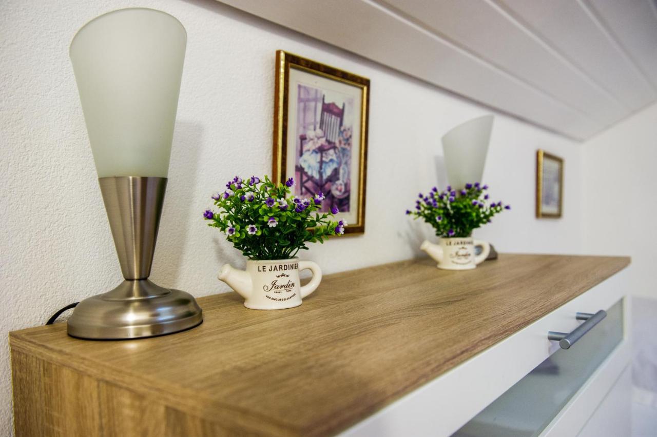 Apartments Nino Подстрана Екстериор снимка