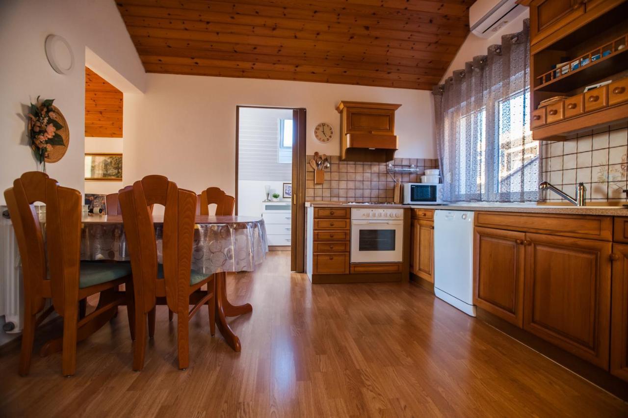Apartments Nino Подстрана Екстериор снимка