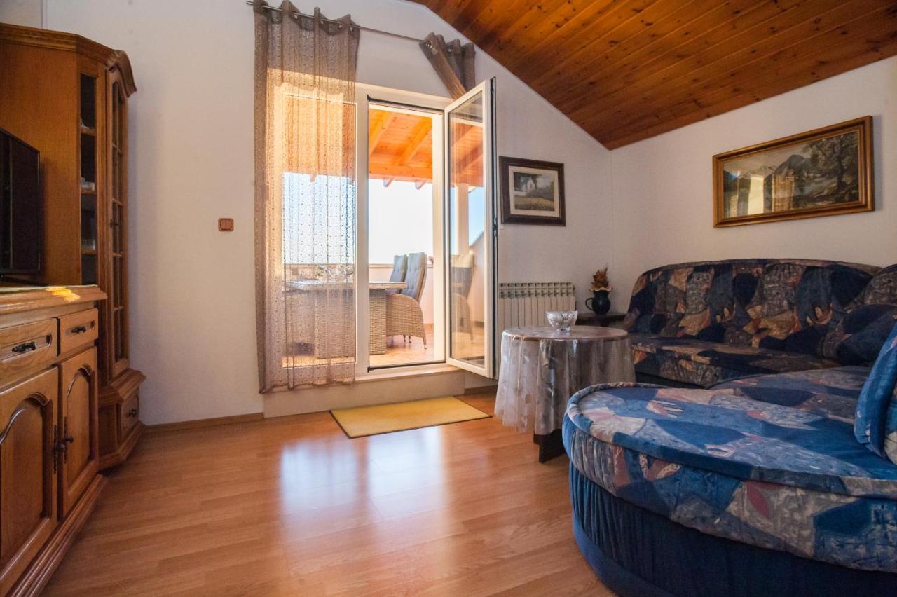 Apartments Nino Подстрана Екстериор снимка
